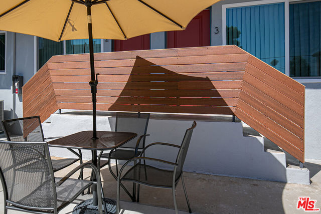 1136 SPAZIER Avenue, Glendale CA: https://media.crmls.org/mediaz/2d8d83f2-a5a1-45e3-a8cc-c1533422bac6.jpg