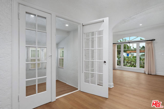 827 23rd Street, Santa Monica CA: https://media.crmls.org/mediaz/2d8dc041-8aa1-4534-9e01-08da4375e8d4.jpg