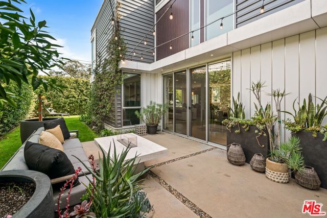 2736 Armacost Avenue, Los Angeles CA: https://media.crmls.org/mediaz/2d8e6965-fe23-4680-a8af-f08f8927a342.jpg