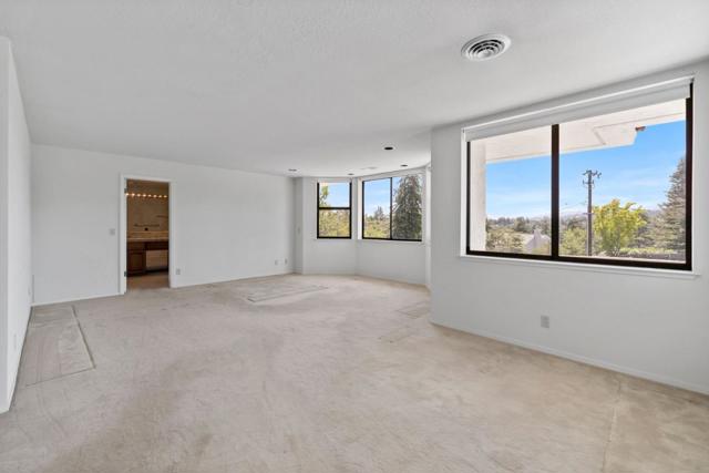 1091 Valley View Court, Los Altos CA: https://media.crmls.org/mediaz/2d8ea14e-d34a-4dca-9a29-b562656c9622.jpg