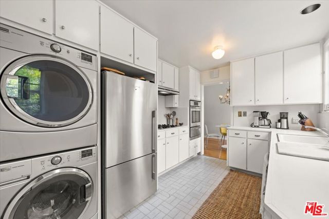 80 S Grand Avenue, Pasadena CA: https://media.crmls.org/mediaz/2d8ea751-f6d9-4358-a099-0246fa89c5ba.jpg