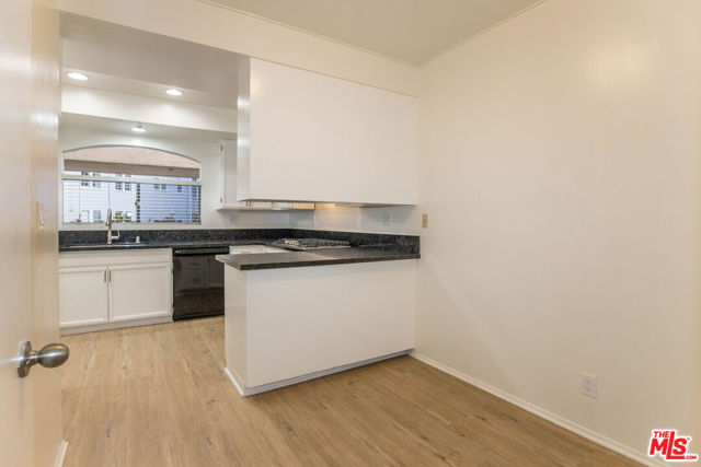 410 S Barrington Avenue, Los Angeles CA: https://media.crmls.org/mediaz/2d8ee31d-6e5e-4269-8b81-f9a1ce354ca3.jpg