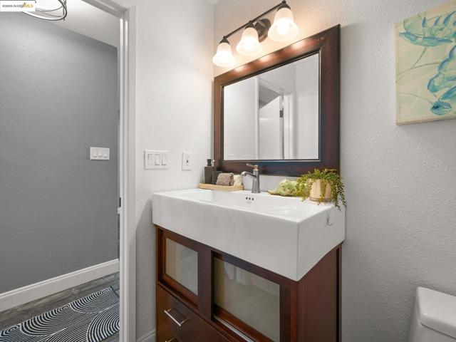 2106 Otis Dr, Alameda CA: https://media.crmls.org/mediaz/2d8f02d3-3815-4c2d-aef8-7c3e5027dec8.jpg