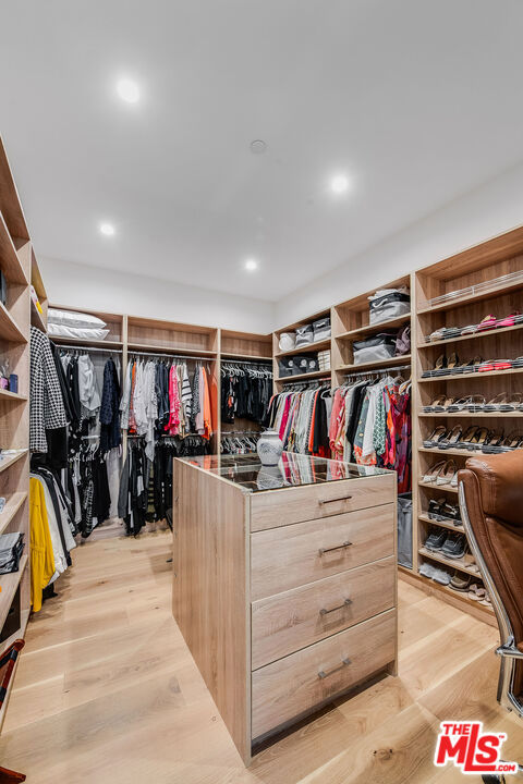 4365 Kraft Avenue, Studio City CA: https://media.crmls.org/mediaz/2d8f033e-4555-4748-8169-499a19c5a36f.jpg