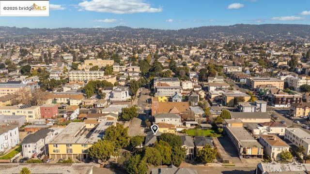 704 17th, Oakland, California 94606-2932, ,Multi-Family,For Sale,17th,41083504