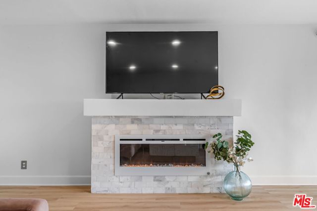 4553 Don Ricardo Drive, Los Angeles CA: https://media.crmls.org/mediaz/2d8f8ad1-337e-4859-abc2-6e0d1c496c86.jpg