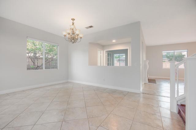 Detail Gallery Image 6 of 31 For 4353 Saddlehorn Way, Oceanside,  CA 92057 - 4 Beds | 2/1 Baths