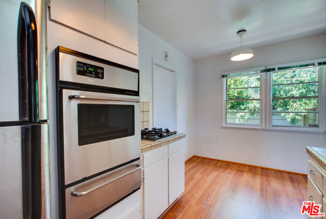 848 MARCO Place, Venice CA: https://media.crmls.org/mediaz/2d8fc0fa-96de-4764-b88f-3a89cdede55e.jpg