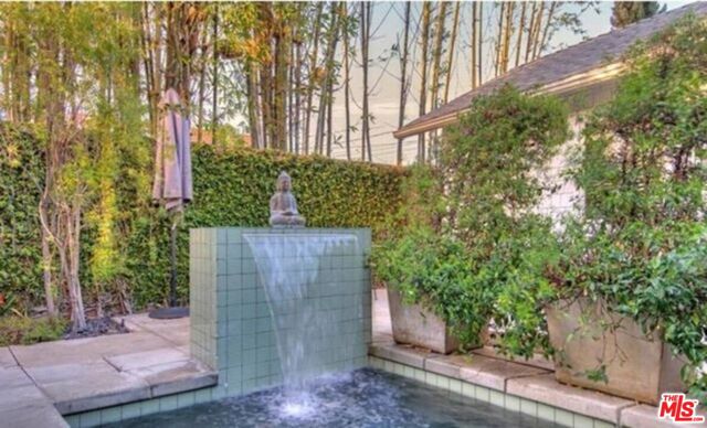 2452 Penmar Avenue, Venice CA: https://media.crmls.org/mediaz/2d908ce6-1dcd-45fd-8063-c588bb95e7d7.jpg