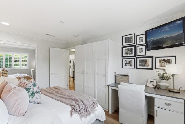 20 Willow Road, Menlo Park CA: https://media.crmls.org/mediaz/2d9147e9-93b7-43ca-bf7e-cba3cf455212.jpg