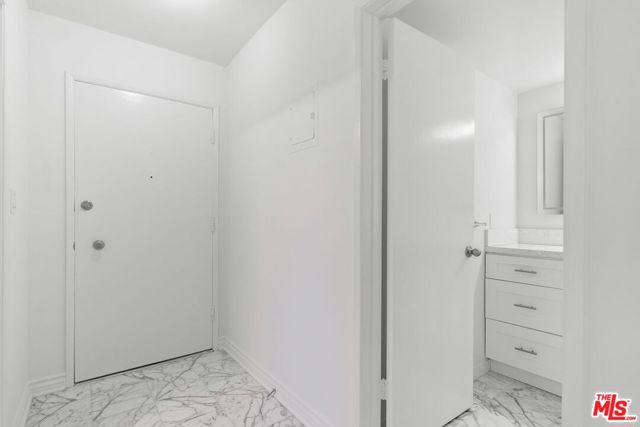 9950 Durant Drive, Beverly Hills CA: https://media.crmls.org/mediaz/2d915d0d-70b5-4e9e-82ab-275e9b672873.jpg