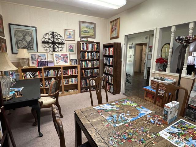 2130 Sunset Drive, Vista CA: https://media.crmls.org/mediaz/2d916a83-a956-46a1-a3e5-2dced9a73a39.jpg