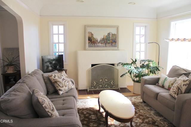 1693 Poli Street, Ventura CA: https://media.crmls.org/mediaz/2d91c51a-c6e8-4b84-b3ed-e3d162f06fb9.jpg