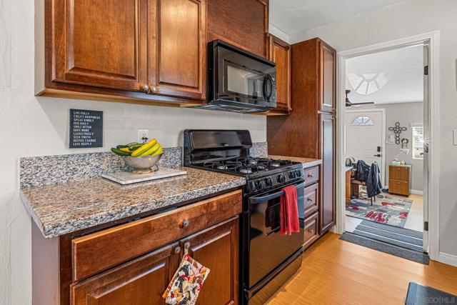 1215 N Broadway, Escondido CA: https://media.crmls.org/mediaz/2d91dc72-467d-4a56-94fc-ba28bfefc762.jpg