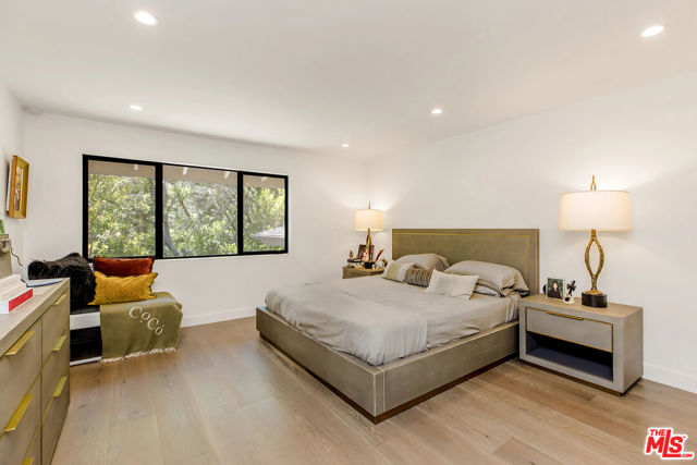 811 N Norman Place, Los Angeles CA: https://media.crmls.org/mediaz/2d922b72-0dd9-4745-afb3-6d17a999abc7.jpg