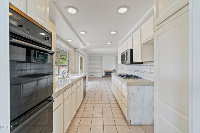5505 Topa Topa Drive, Ventura CA: https://media.crmls.org/mediaz/2d923a92-9447-4afb-864c-dad74129a713.jpg