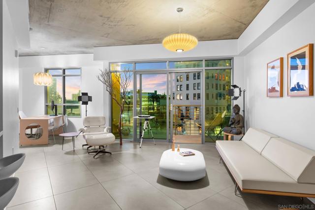 801 Ash St, San Diego CA: https://media.crmls.org/mediaz/2d92c4eb-b409-4512-802b-fbf489f37d01.jpg