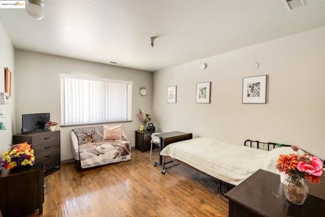 18905 Standish Ave, Hayward CA: https://media.crmls.org/mediaz/2d92c65d-6a33-490f-9f13-dcb2cfdd365a.jpg