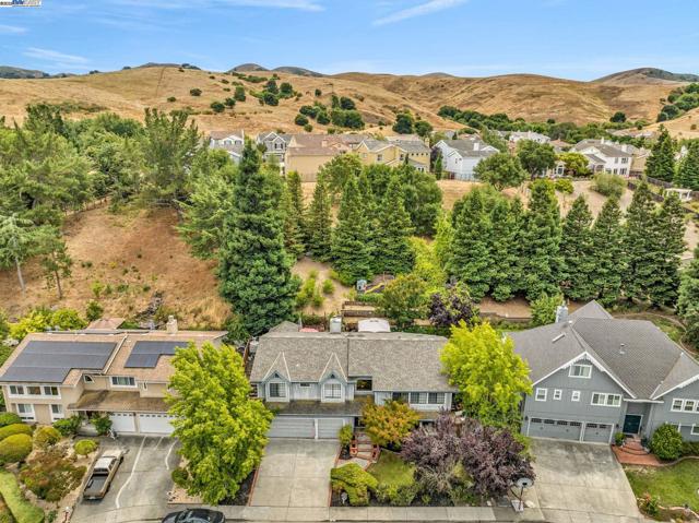 22 Cobblestone Ct, San Ramon CA: https://media.crmls.org/mediaz/2d92de97-f9a4-498e-92ec-f765e4334402.jpg