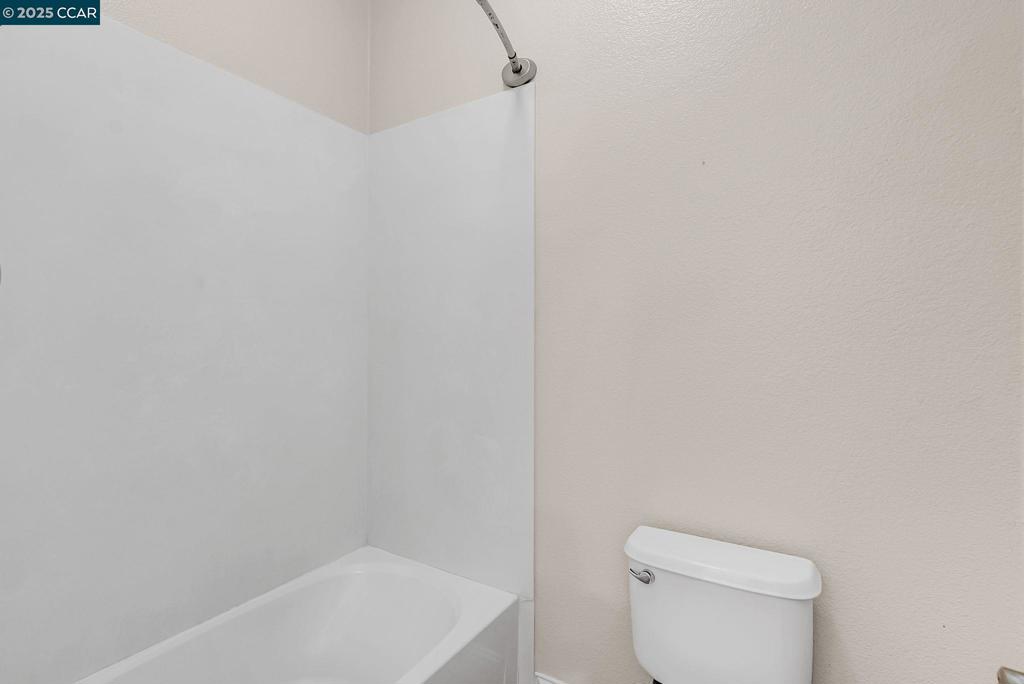 https://media.crmls.org/mediaz/2d9365ae-5866-4a78-bd0a-8e6cc841c4ff.jpg?preset=X-Large