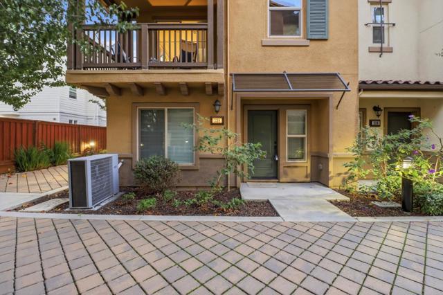 338 Santa Diana Terrace, Sunnyvale CA: https://media.crmls.org/mediaz/2d93c9f4-b899-40a9-be33-fe80f91db2d6.jpg