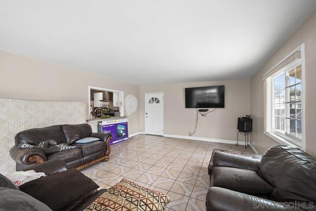 1492 Ilexey Avenue, San Diego CA: https://media.crmls.org/mediaz/2d94a7ad-0b4d-49ef-8961-25d910a6db32.jpg