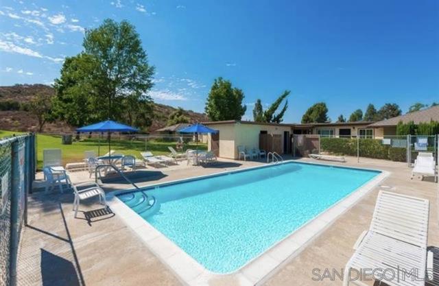 8721 Wahl St, Santee CA: https://media.crmls.org/mediaz/2d95913e-4895-4d59-b6cf-d0771bdf6862.jpg