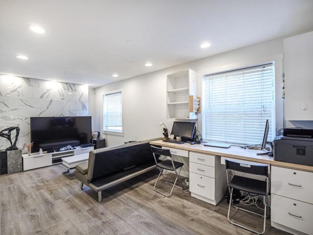 507 Market Street, Santa Cruz CA: https://media.crmls.org/mediaz/2d962a3e-0462-4b4f-8e85-860d8606949d.jpg