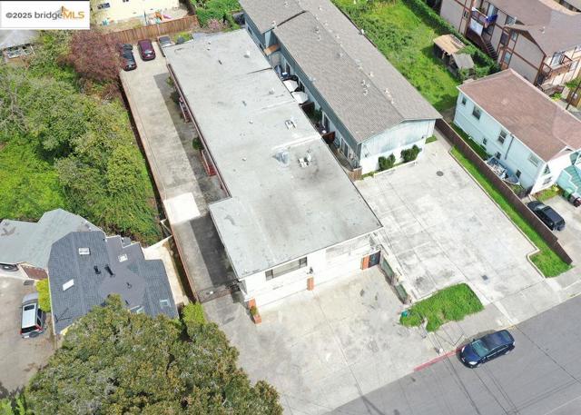 3300 Brookdale Ave, Oakland CA: https://media.crmls.org/mediaz/2d963b80-93a7-4dec-8450-dd01b7121a75.jpg
