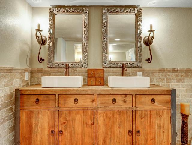 2001 E Camino Parocela, Palm Springs CA: https://media.crmls.org/mediaz/2d966f82-fbcc-4de9-b07e-a59b5f5c3f88.jpg