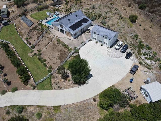 7702 Camino Sereno, Escondido CA: https://media.crmls.org/mediaz/2d96c1c2-ea7e-4e87-9778-a8942dd01a6f.jpg