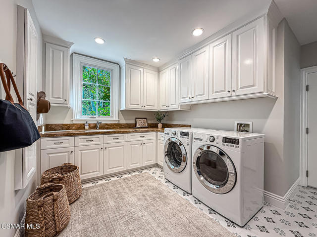 581 Lakeview Canyon Road, Westlake Village CA: https://media.crmls.org/mediaz/2d97138b-0288-45fa-a3b7-c493b39915d6.jpg