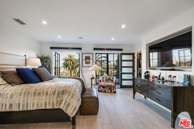 6801 Iris Circle, Los Angeles CA: https://media.crmls.org/mediaz/2d976572-487b-4286-be2e-5682c3b9c844.jpg