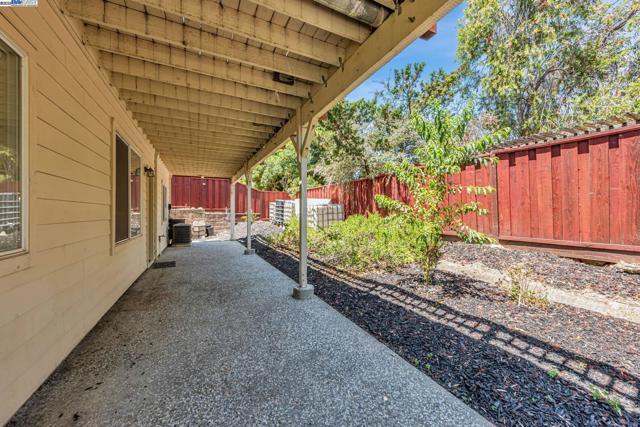 2578 Ridge Crest Ct., Castro Valley CA: https://media.crmls.org/mediaz/2d98049f-c24a-44a0-bdbb-24ab61b7f124.jpg