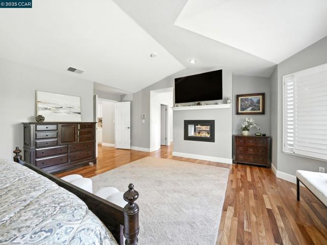 3052 Miwok Way, Clayton CA: https://media.crmls.org/mediaz/2d9812aa-8cae-4172-b95e-edf6209e946d.jpg