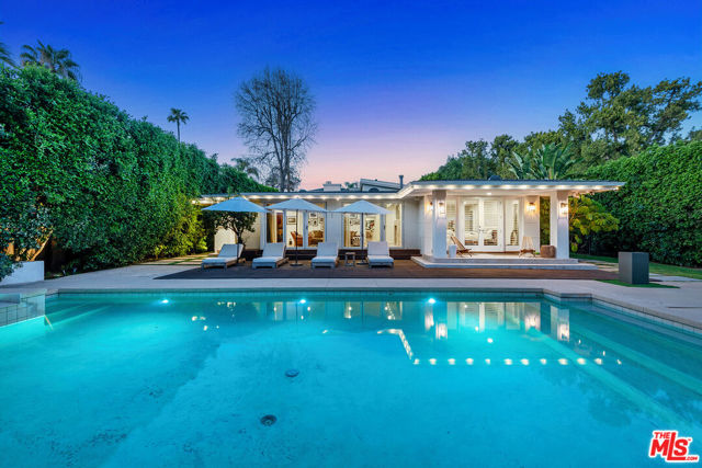 10424 Valley Spring Lane, Toluca Lake CA: https://media.crmls.org/mediaz/2d987365-287f-4bdc-81cc-5e488a10e2ab.jpg