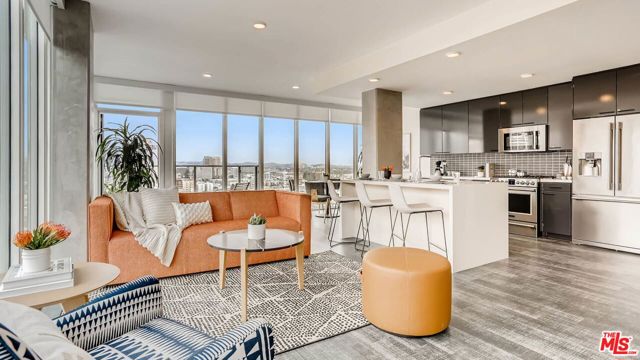 755 S Spring Street, Los Angeles CA: https://media.crmls.org/mediaz/2d98d822-fb78-414b-9a7d-9fa658f38e37.jpg
