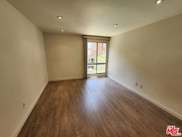 1440 Veteran Avenue, Los Angeles CA: https://media.crmls.org/mediaz/2d98f32a-4f9b-4406-864a-0c6c20a060d8.jpg
