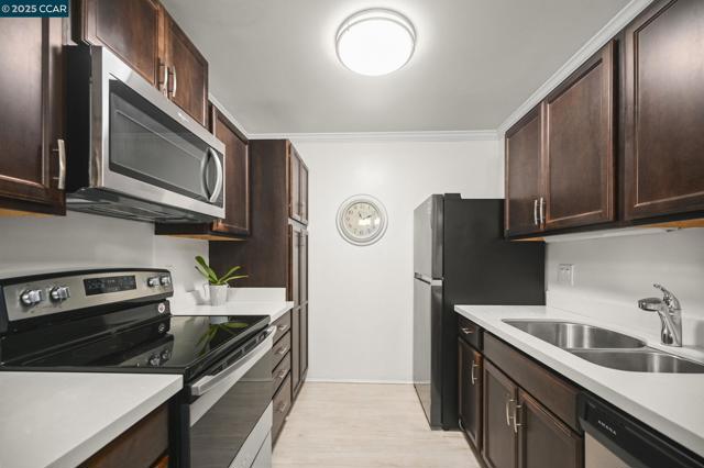 1411 Marchbanks Dr, Walnut Creek CA: https://media.crmls.org/mediaz/2d99240c-a9f1-4063-894f-2305cfee8d9f.jpg