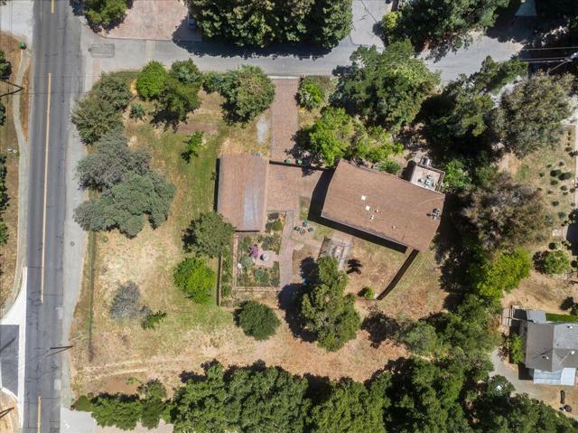 26388 Ginny Lane, Los Altos Hills CA: https://media.crmls.org/mediaz/2d992757-e3f6-45b7-b59b-3cffc1f3ca3c.jpg