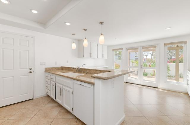 Detail Gallery Image 5 of 32 For 4609 Zamora Way, Oceanside,  CA 92056 - 2 Beds | 2/1 Baths