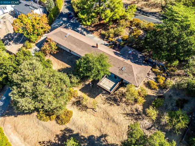 144 Castle Crest Rd, Alamo CA: https://media.crmls.org/mediaz/2d99eb3b-6961-4864-8611-9151ce59ac8c.jpg