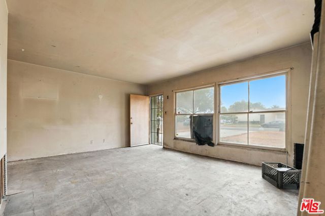 8753 Vans Street, Paramount CA: https://media.crmls.org/mediaz/2d99f928-6181-47b8-8285-9bb26ec12690.jpg