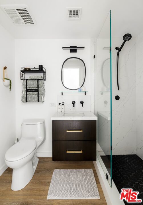 https://media.crmls.org/mediaz/2d9ad5c8-f3a9-4966-89de-e8f974c4d264.jpg?preset=X-Large