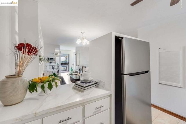 500 Vernon ST, Oakland CA: https://media.crmls.org/mediaz/2d9b35b5-2d38-45a9-8b7e-a1fa4fe5b19d.jpg