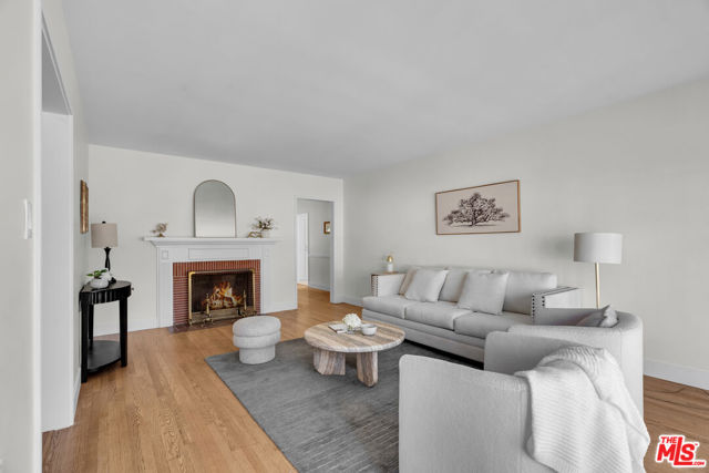 5248 Parkglen Avenue, Los Angeles CA: https://media.crmls.org/mediaz/2d9ba486-2c94-4421-b93c-40bec478da64.jpg