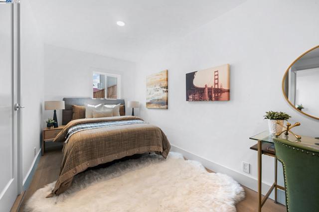 282 Bright St, San Francisco CA: https://media.crmls.org/mediaz/2d9c2eb0-a0f0-4440-8b9f-23d999f68713.jpg