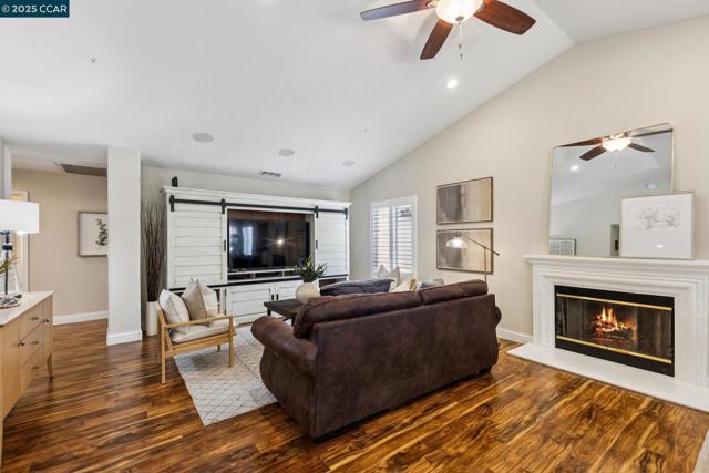 2232 Normandy Cir, Livermore CA: https://media.crmls.org/mediaz/2d9c8187-e4e5-48b0-96cd-dd18612a794c.jpg