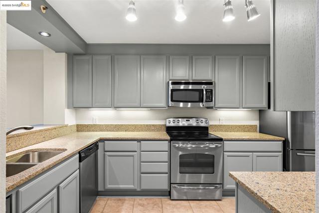 1301 Quarry Ct, Richmond CA: https://media.crmls.org/mediaz/2d9c97d8-2d96-4534-857a-46ff3ddff93c.jpg