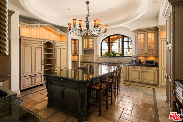 6 Bed Home for Sale in Beverly Hills, California